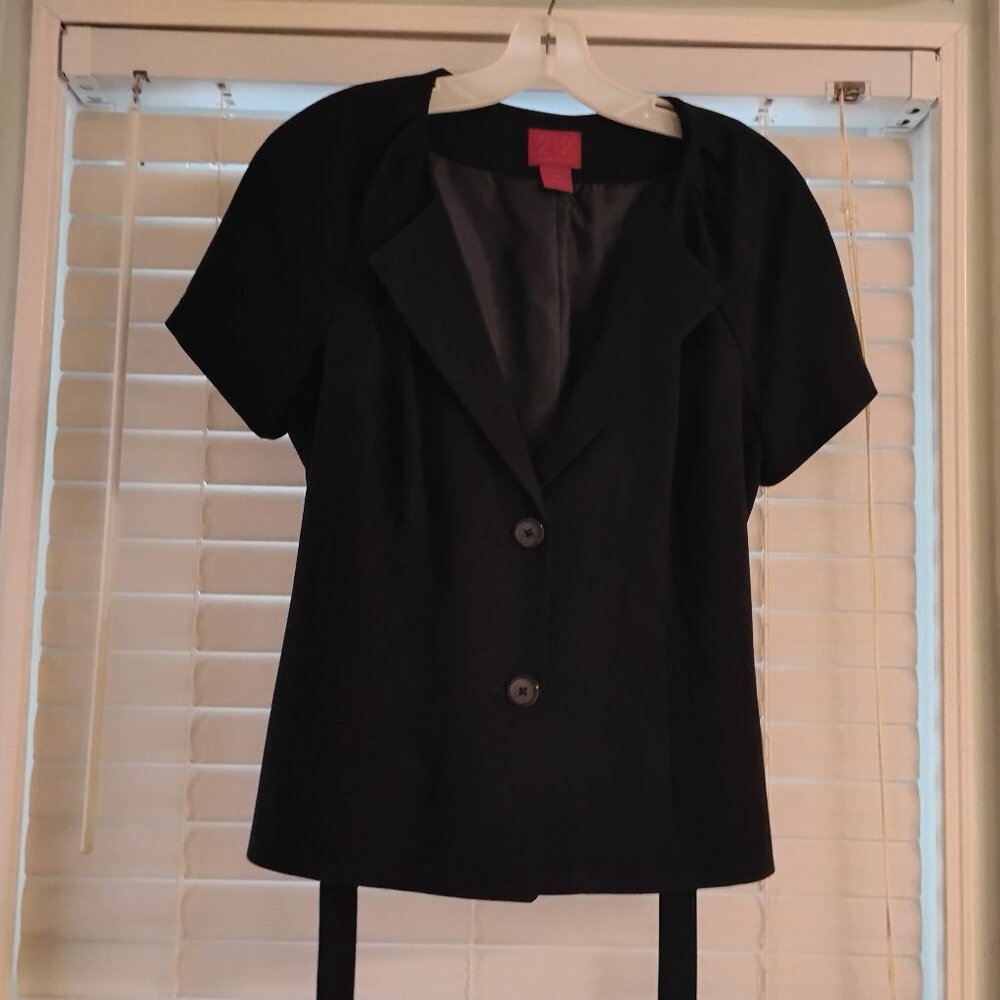 Short-sleeved black blazer. Brand: 212 COLLECTION. Size 14.